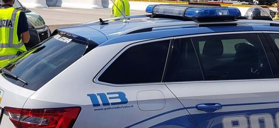 Si mette alla guida di un mezzo di trasporto eccezionale in A22 completamente ubriaco