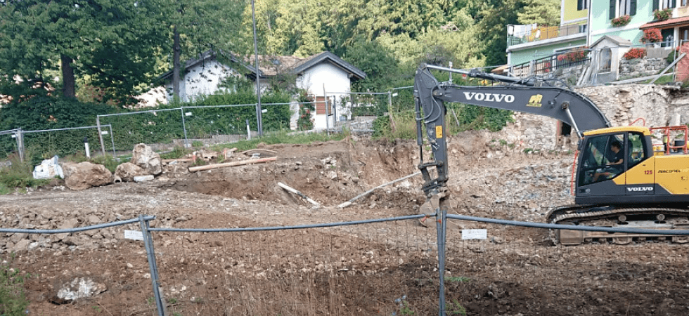 Davanti alla casa spunta il cantiere anche se il Comune aveva detto di no''