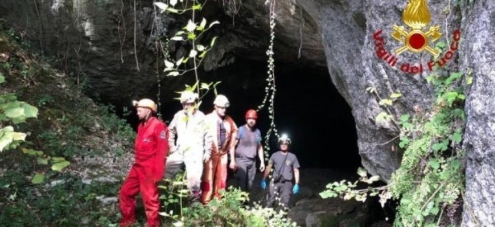 Tragedia nella grotta, un uomo è morto dopo essere stato travolto da una lastra di roccia