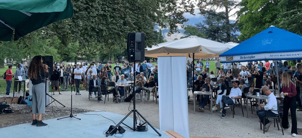 16 i giovani candidati della coalizione "Siamo Trento" che in Piazza Dante hanno presentato le proprie idee