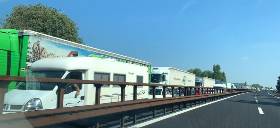 Traffico bloccato in A22, un'auto si è schiantata contro del materiale presente in carreggiata