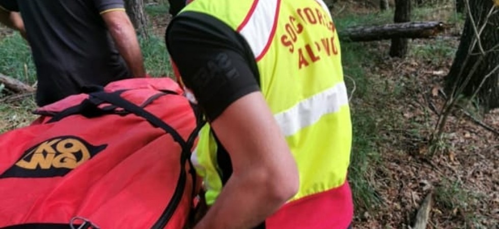 Trovato morto su un prato anziano di 80 anni