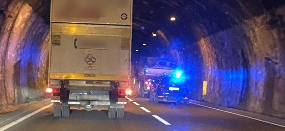 Tamponamento tra autoarticolati in galleria verso Trento, mezzo pesante in panne in direzione Pergine