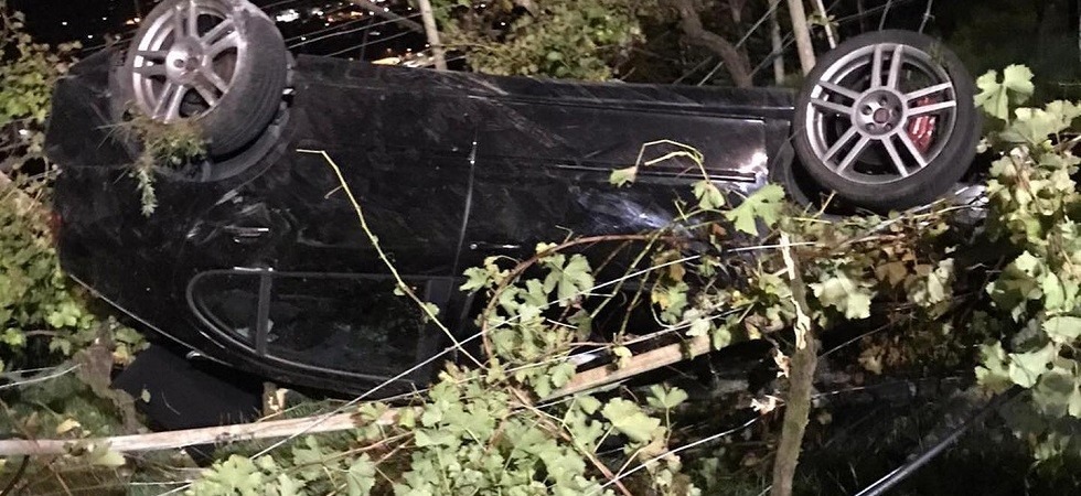 Paura in Vallagarina, un'auto esce di strada e finisce rovesciata in campagna
