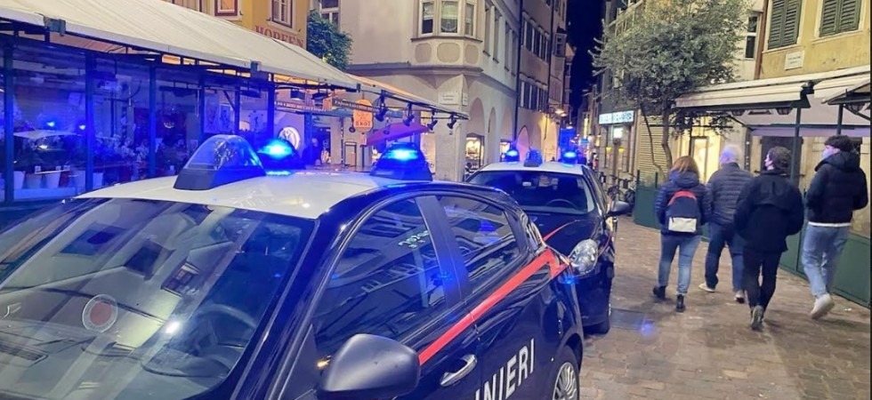 Coronavirus, controlli dei carabinieri: multa da 400 euro a tre locali con troppi clienti