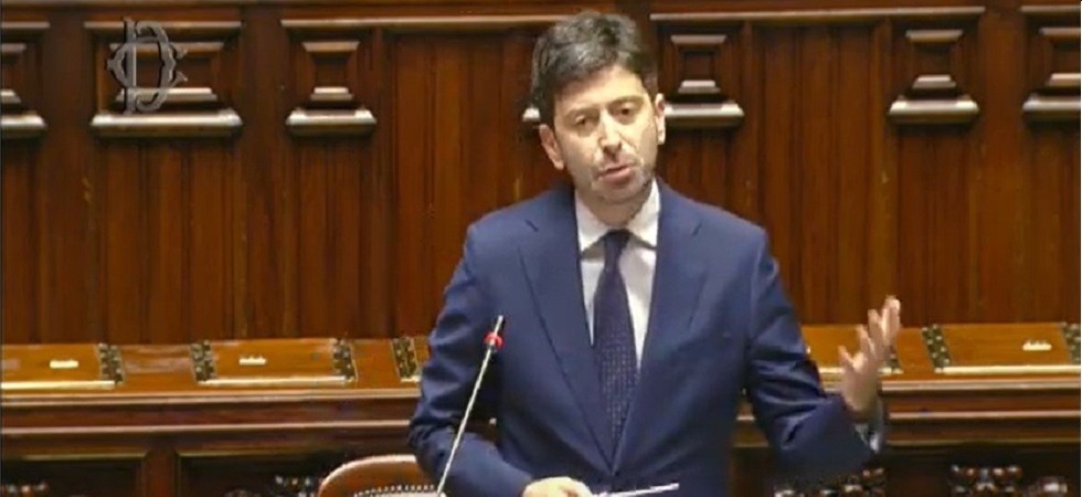Coronavirus, verso l'obbligo di mascherine all'aperto ma niente strette per i locali