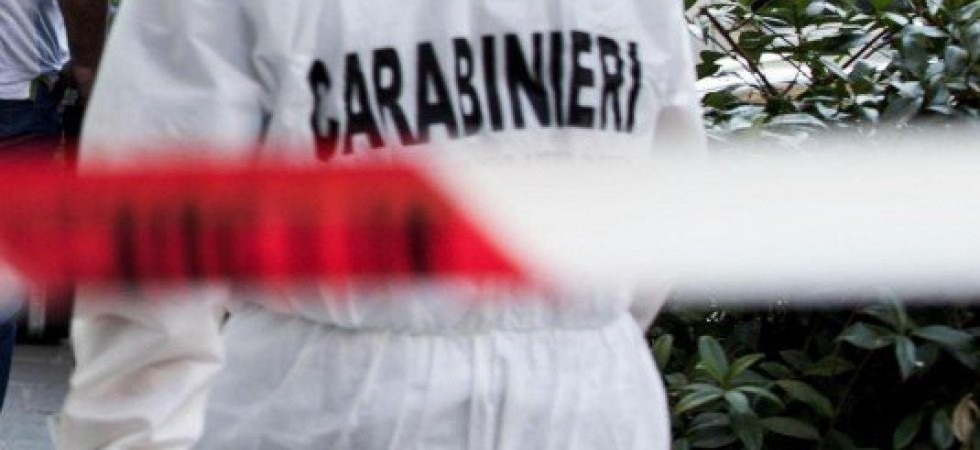 Orrore in un capannone, trovato il corpo carbonizzato di un uomo