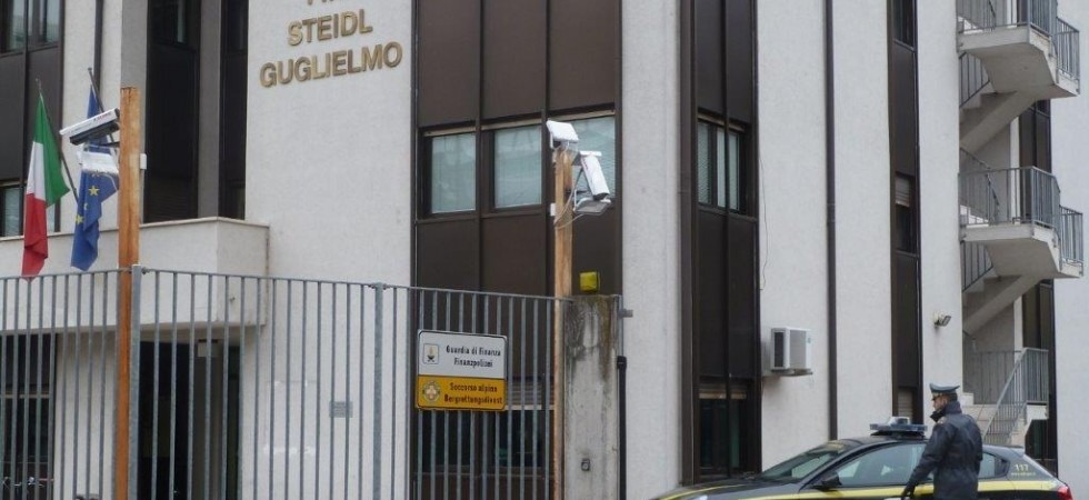 Fede nuziale e gioielli rubati ad un anziano disabile