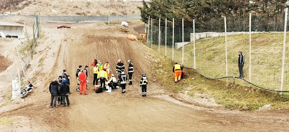 Foto d'archivio Perde il controllo della moto e finisce violentemente a terra