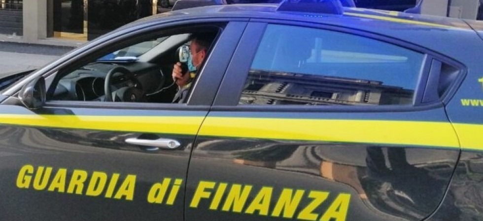 Percepiscono il reddito di cittadinanza e allo stesso tempo truffano le persone