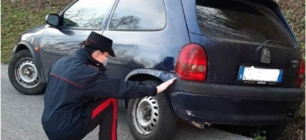 Ubriaca si mette alla guida dell'auto priva di assicurazione ed esce di strada
