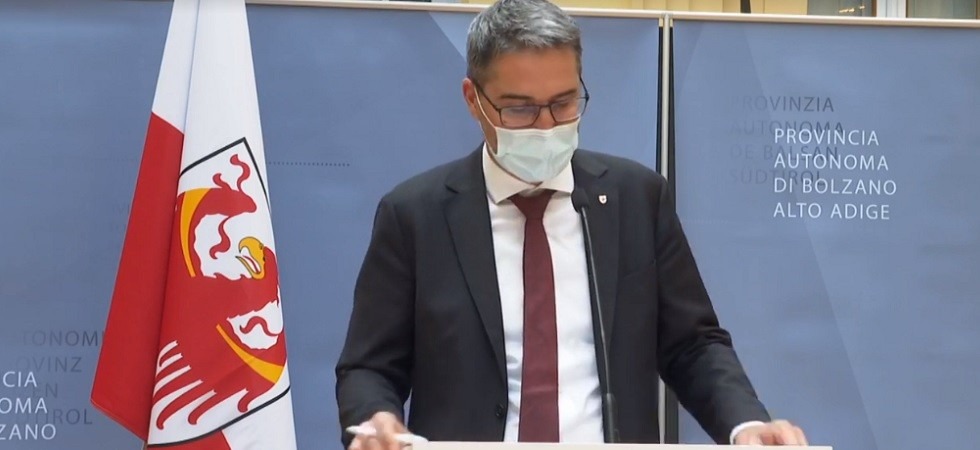 Kompatscher anticipa Conte e firma l'ordinanza che chiude negozi, bar, ristoranti in Alto Adige