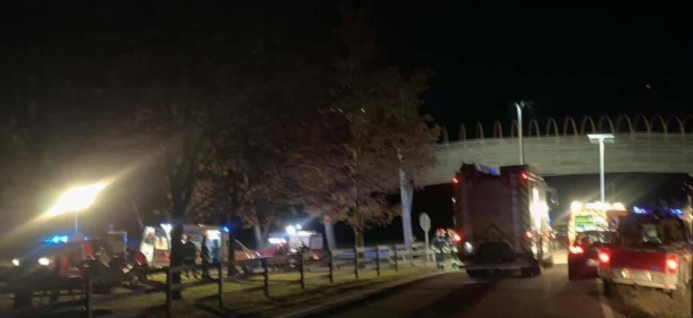Paura nella notte, schianto frontale tra due auto