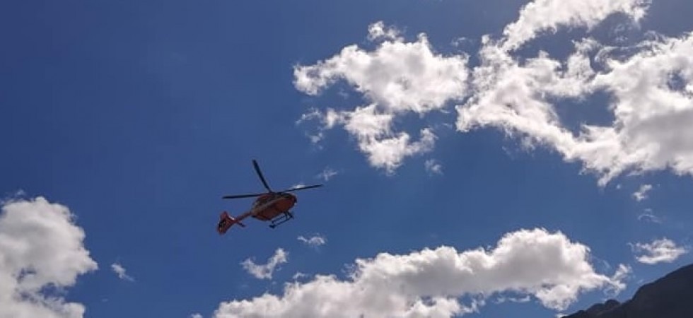 Scivola durante una battuta di caccia e cade per oltre 150 metri