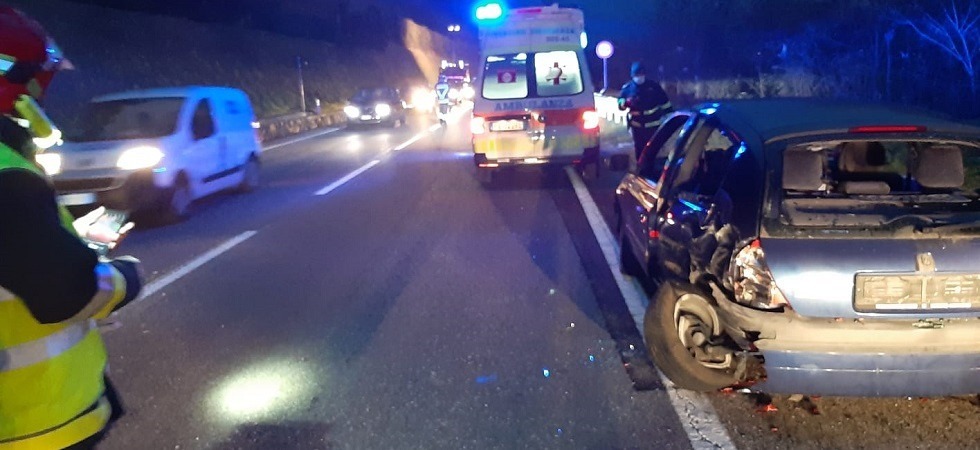 Violento tamponamento in Vallagarina, auto distrutte e un 46enne trasferito in ospedale