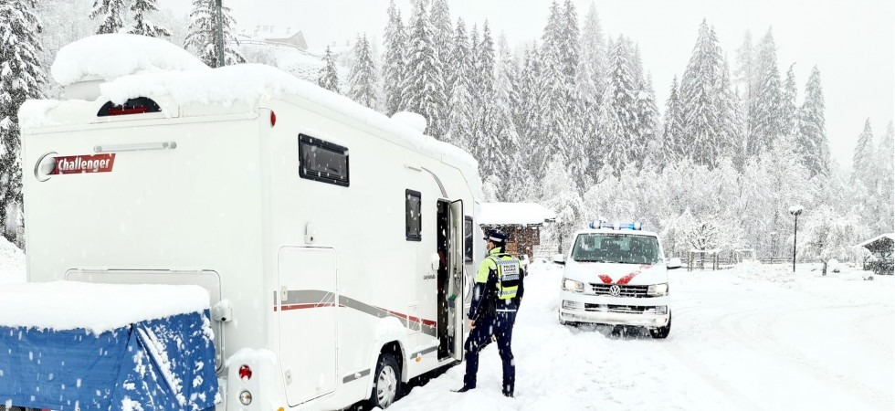 Sistema elettrico del camper in tilt e tentano di attaccarsi ad un lampione