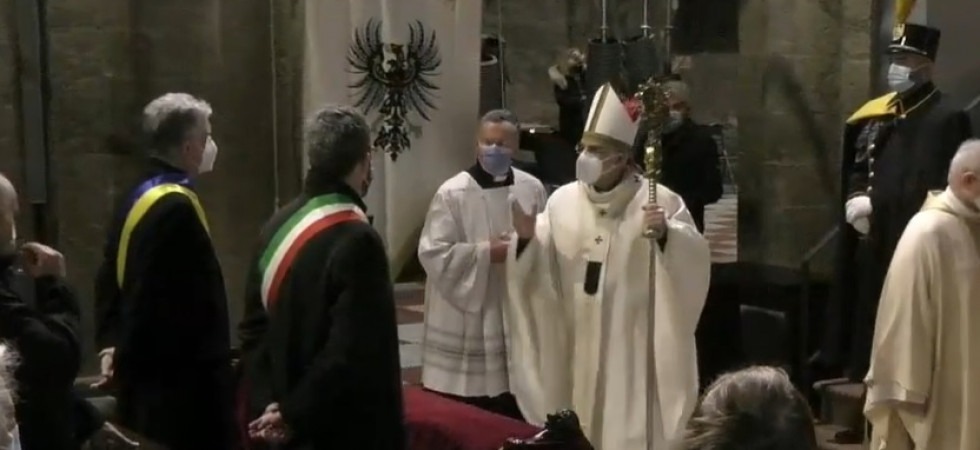 Dai sanitari ai volontari fino ai giovani che si mettono a disposizione per aiutare, l'Arcivescovo: Sono i nostri angeli''