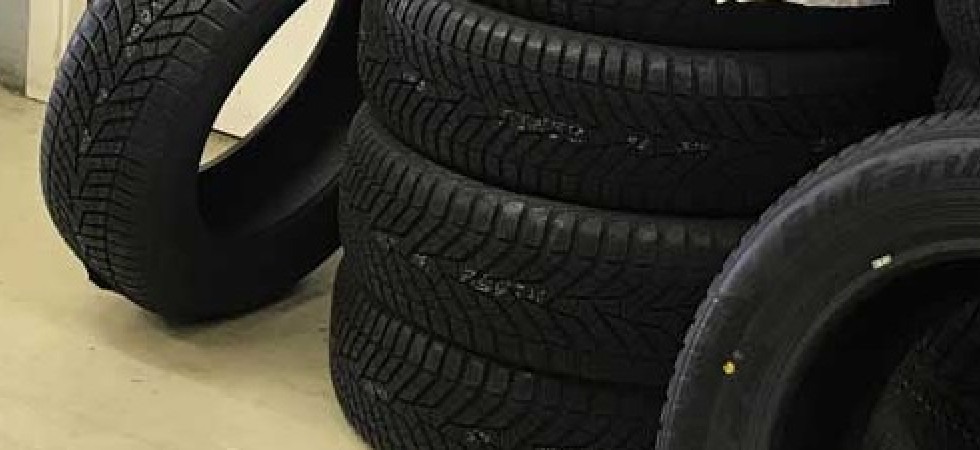 Mette in vendita 4 pneumatici invernali su un sito internet ma viene truffato: dal conto spariscono quasi 2 mila euro