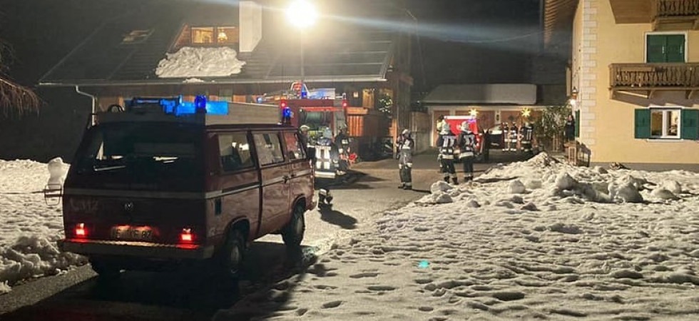 Paura la sera della vigilia di Natale, fiamme in un complesso residenziale