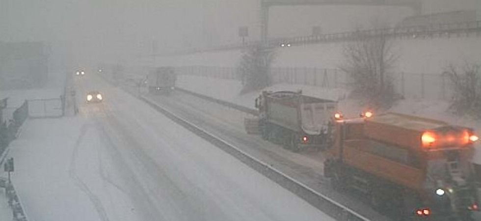 Neve in Trentino, tamponamenti e mezzi pesanti bloccati