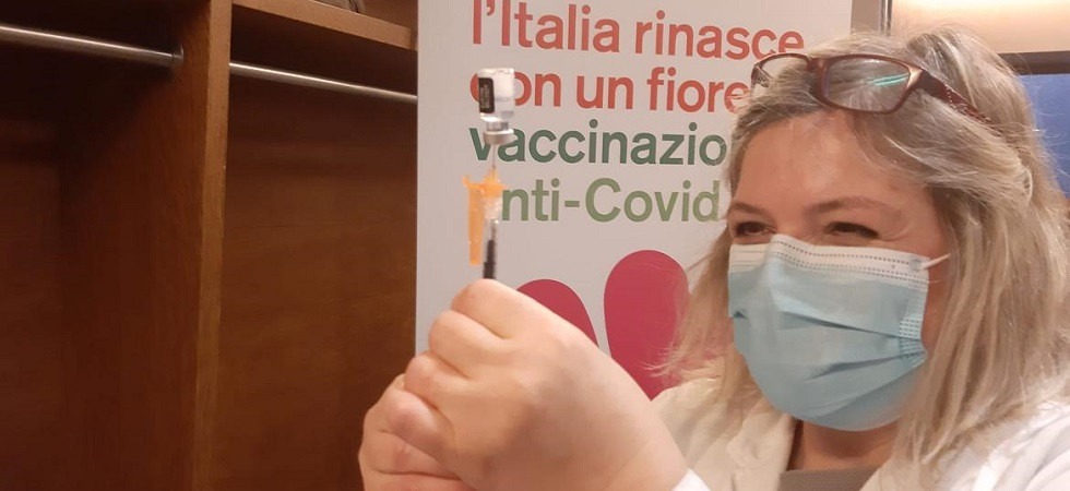 Coronavirus, partono le lettere ai sanitari no-vax