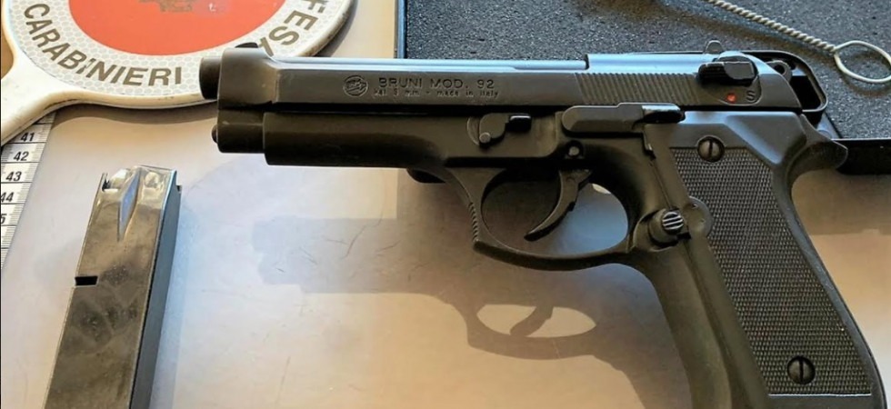 Sparano in aria e si filmano, fermati dai carabinieri due ventenni