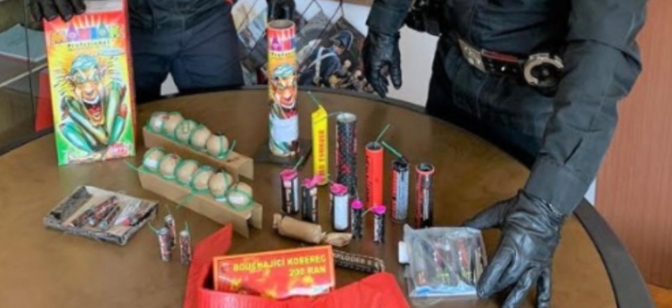 Per festeggiare il Carnevale non rispettano le regole anti-covid19 e si divertono a sparare fuochi d'artificio illegali