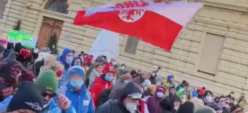 Noi altoatesini siamo contro il lockdown'', a Bolzano la protesta per le misure anticovid: Vogliamo lavorare''