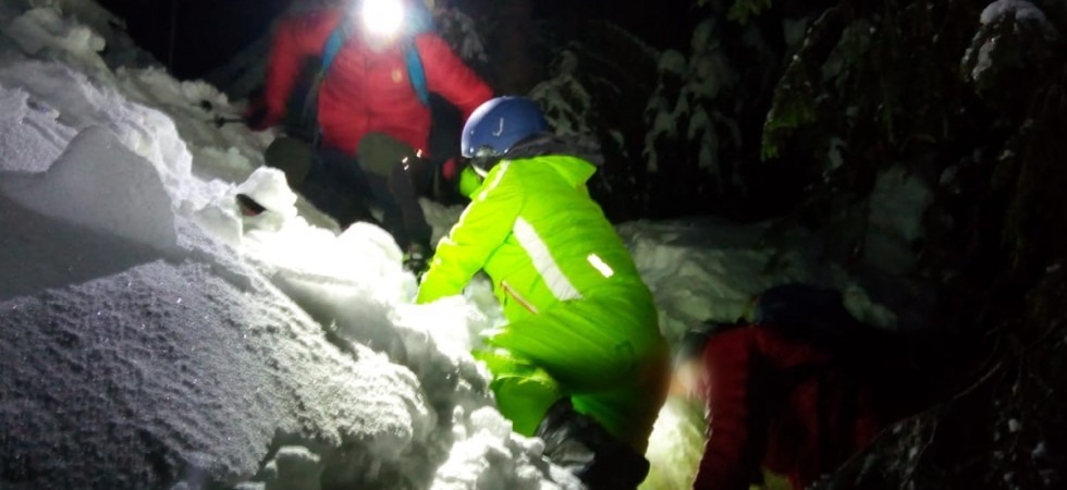 Troppo neve e sbagliano il sentiero rimanendo poi bloccati dal buio, padre e figlio portati in salvo dal Soccorso Alpino
