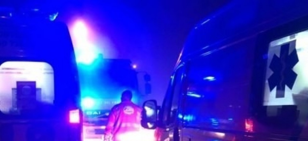 Violento scontro tra un'auto e una bici