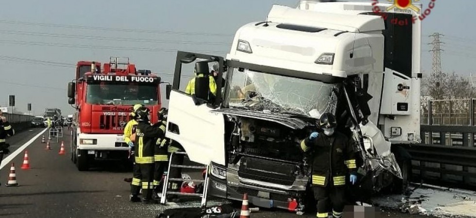 Maxi-tamponamento lungo l'autostrada
