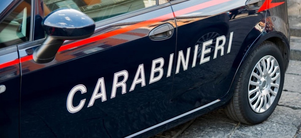 Investe e uccide una ciclista, ma non si ferma e scappa