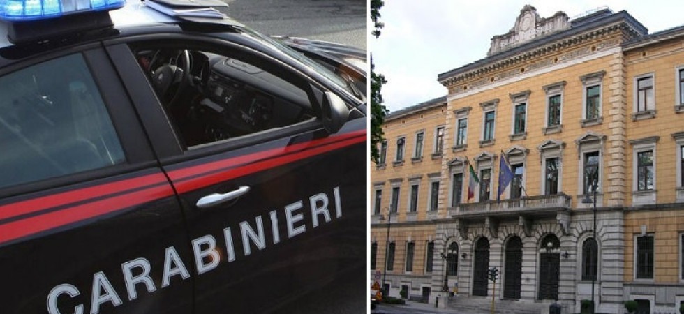 Si mette sul poggiolo nudo e poi inizia ad urinare sulla strada sottostante, multa da 6750 euro per un 68enne