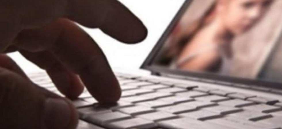 Possedeva centinaia di immagini pedopornografiche, arrestato un pensionato 65enne