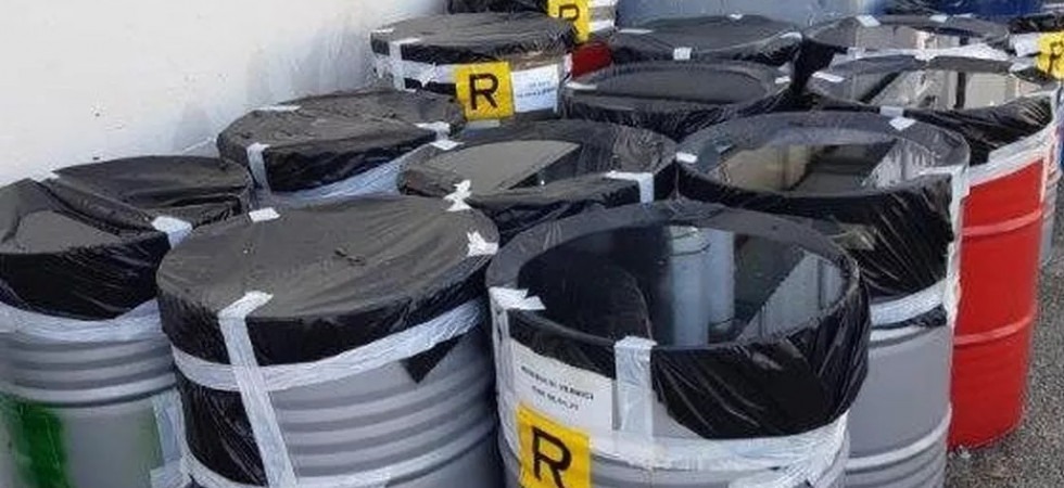 Deposito incontrollato di seimila litri di rifiuti speciali gran parte pericolosi, due persone denunciate