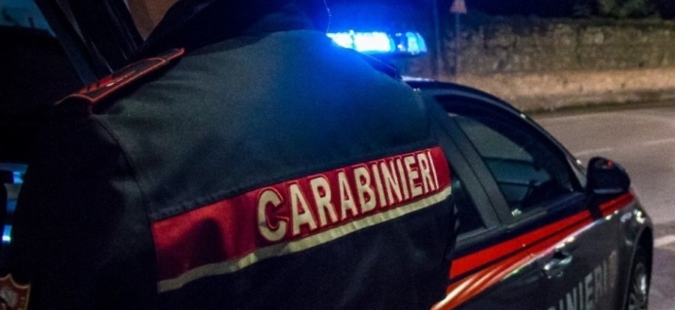 Coronavirus, festa alcolica in giardino dopo le 22 ma arrivano i carabinieri