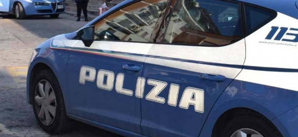 Fuori dai negozi senza mascherina a chiacchierare, multa da 400 euro a due persone