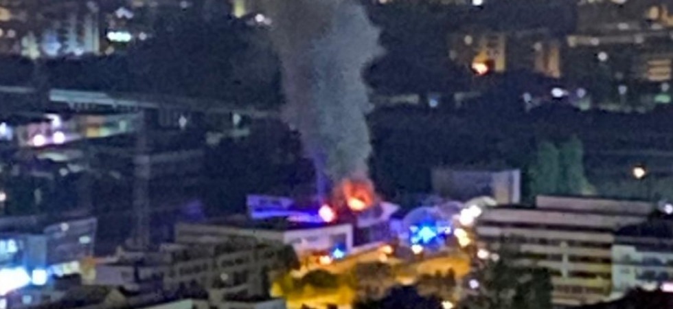 Incendio a Trento, fumo e fiamme alte in un edificio in via Brennero