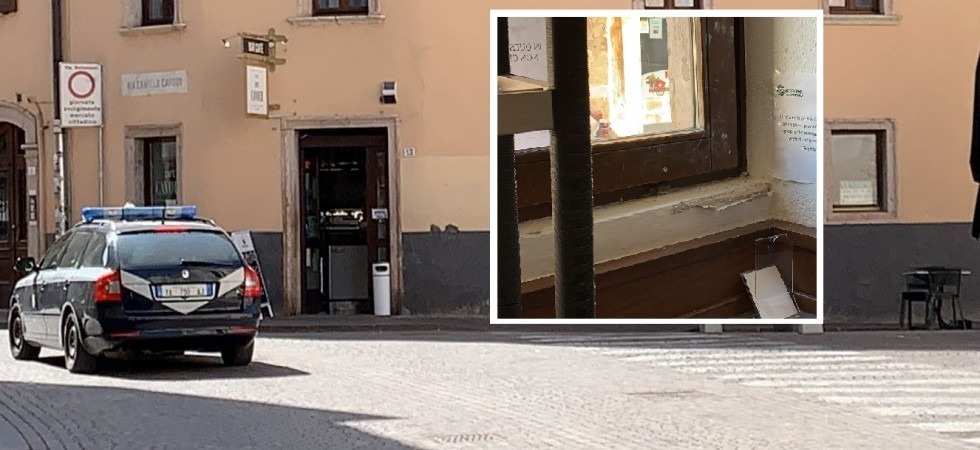 Furti a Trento, ennesimo colpo in centro città: sfondata la finestra del bar Cavour