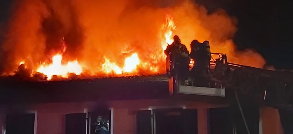FOTO e VIDEO. Incendio a Trento nord, una persona è stata trasportata in ospedale