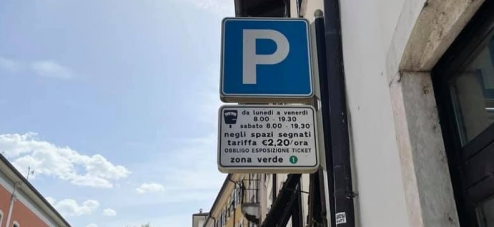 A Trento la tariffa dei parcheggi ridotta del 10% per chi paga con il cellulare