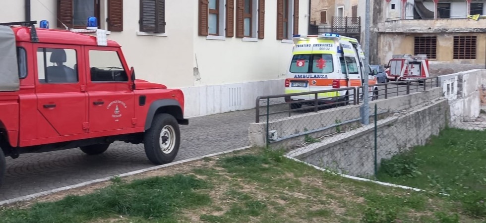 Tragedia a Mori, colpito da un malore si accascia a terra