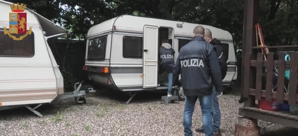 “Colpivano con cadenza giornaliera”, fermata la banda specializzata in furti su auto