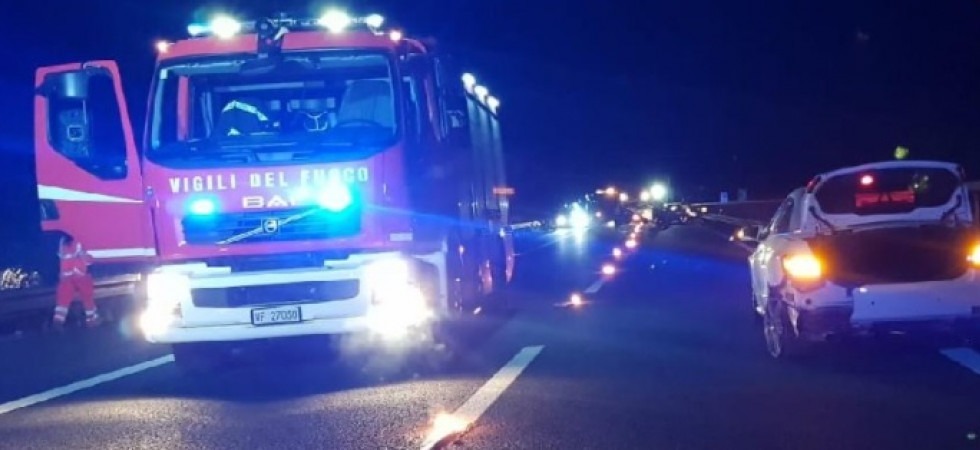 Paura in A22, percorre in contromano 11 chilometri e si schianta contro altre due auto