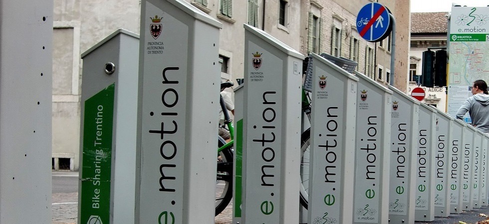 Dal garage-nascondiglio spuntano 6 biciclette elettriche rubate: bottino da 6.000 euro
