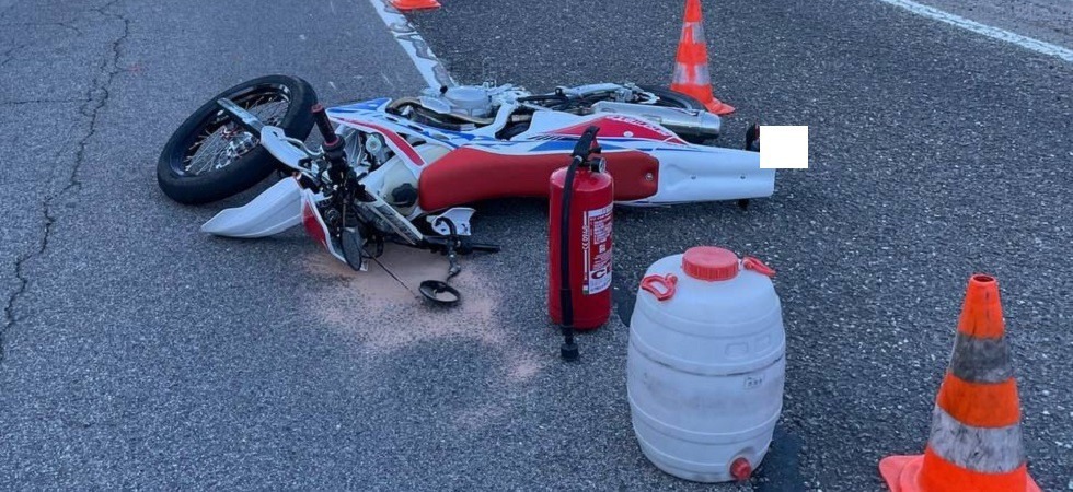 Scontro moto-auto a Trento, un 17enne sbalzato sull'asfalto viene trasportato all'ospedale Santa Chiara