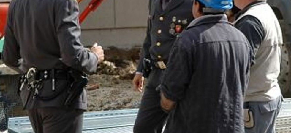 Guai per un imprenditore edile: trovato con 52 dipendenti tutti irregolari e 11 con retribuzioni in nero
