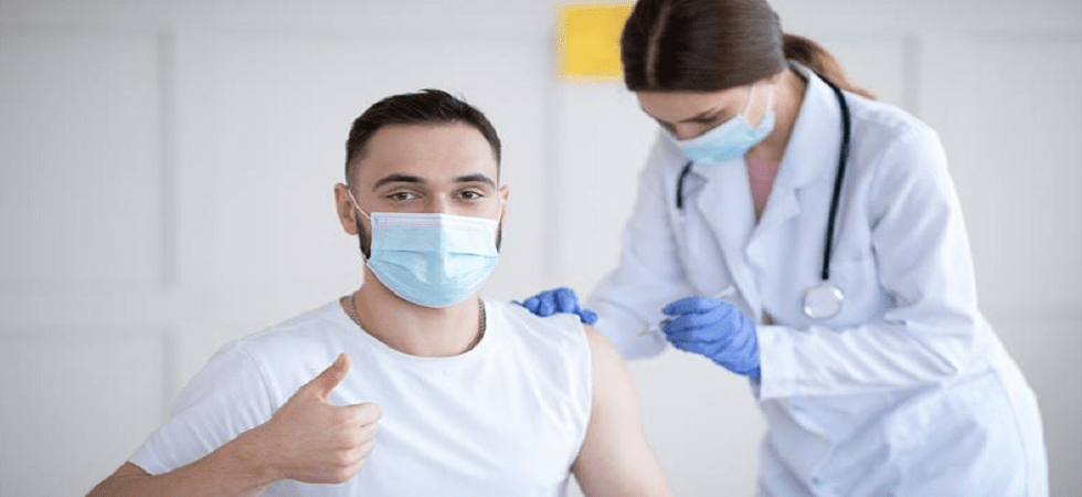 In Alto Adige migliaia di giovani vaccinati: un successo gli Open Vax Day&Night con Astrazeneca e dj che suona all'ingresso