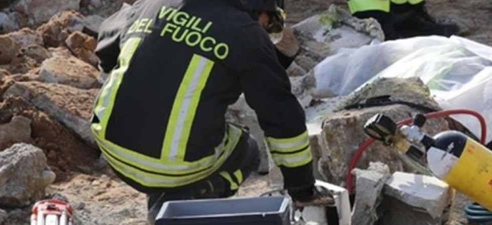 Tragedia in cantiere, travolto e ucciso da una lastra di cemento
