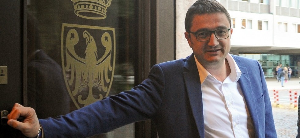 Covid, nuova ordinanza per aprire i ristoranti all’interno?